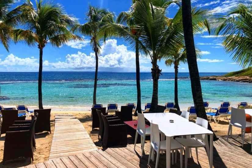 Romantique Et Bel Appartement En Bord De La Mer, Piscine Surveillee Et Belle Plage A 50M Сен-Франсуа Екстер'єр фото