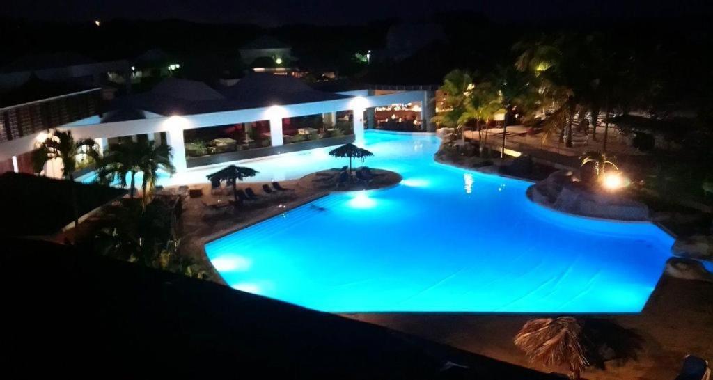 Romantique Et Bel Appartement En Bord De La Mer, Piscine Surveillee Et Belle Plage A 50M Сен-Франсуа Екстер'єр фото